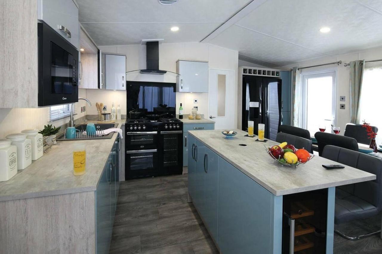 Superior 6 Berth Holiday Home In Suffolk Saxmundham Kültér fotó