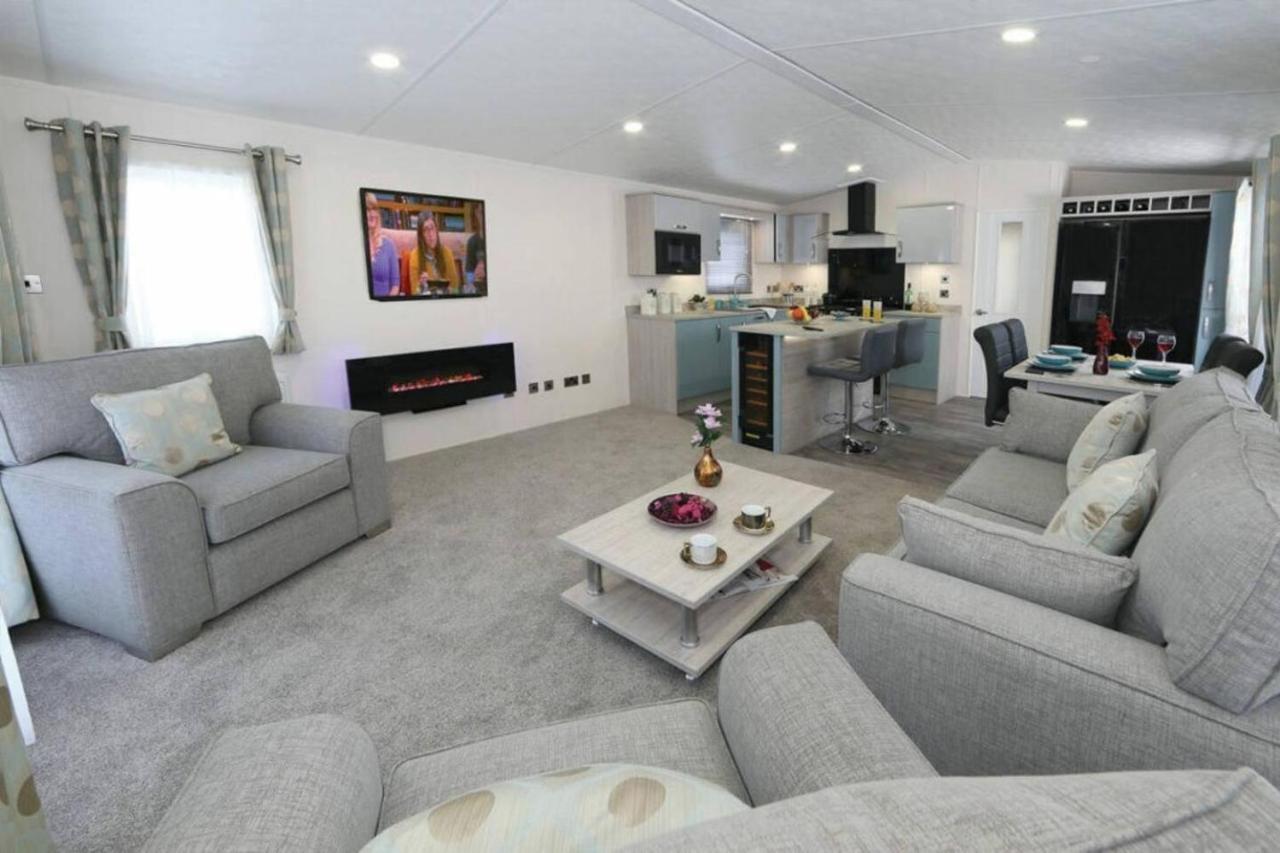 Superior 6 Berth Holiday Home In Suffolk Saxmundham Kültér fotó